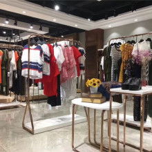 廣州剪標品牌折扣女裝批發(fā)走份 高性價比貨源與批發(fā)策略解析