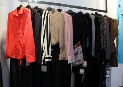 深圳品牌服裝尾貨批發(fā) 歐美風春秋夏女裝新到萬余件